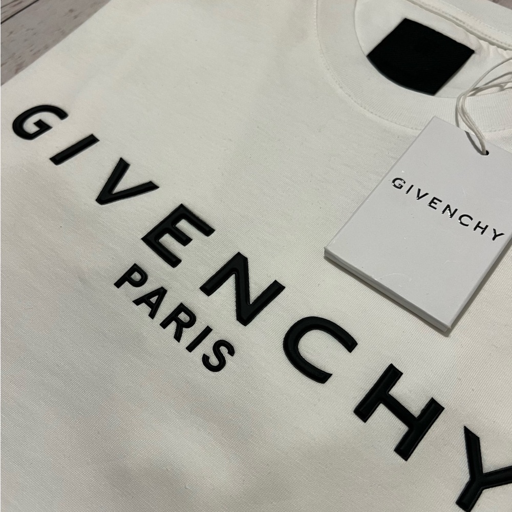 Givenchy Logo  T-Shirt Size S!!
Brand New